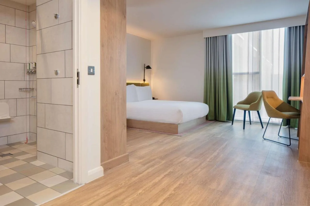 Queen Room - Accessible